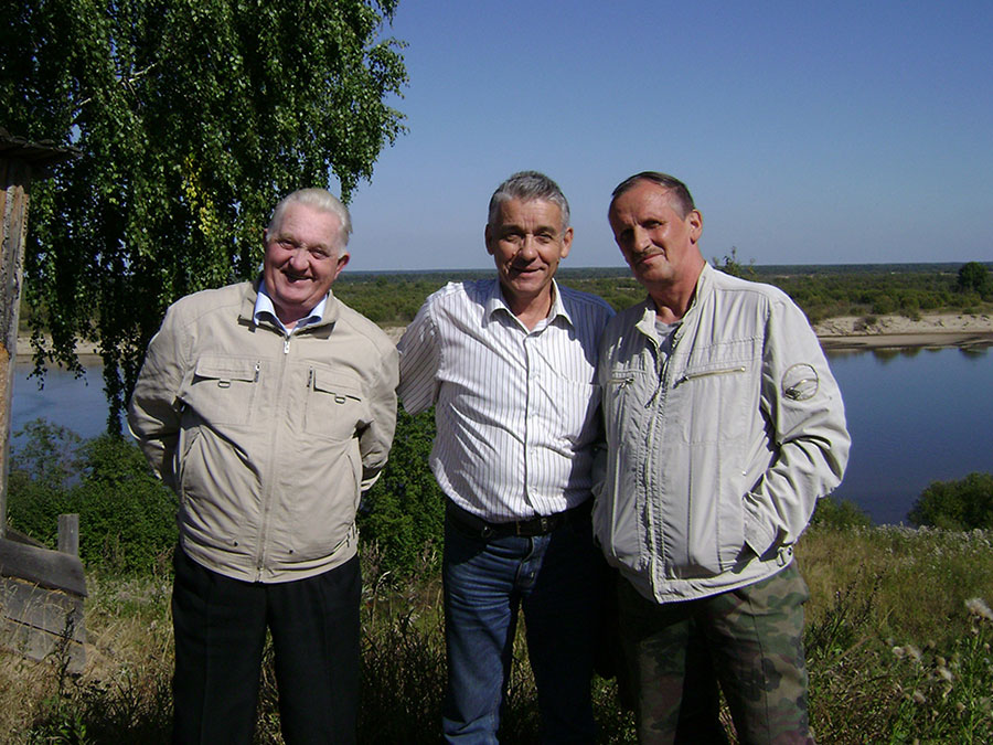 Поповы и Кувшинов, июнь 2011.